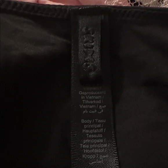 Skims Fits Everybody Lace Cami - Picture 3 of 5